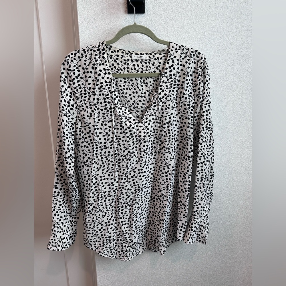 Equipment Femme Black & White Vine Leaf Print Silk Blouse Laced V Neck Size S